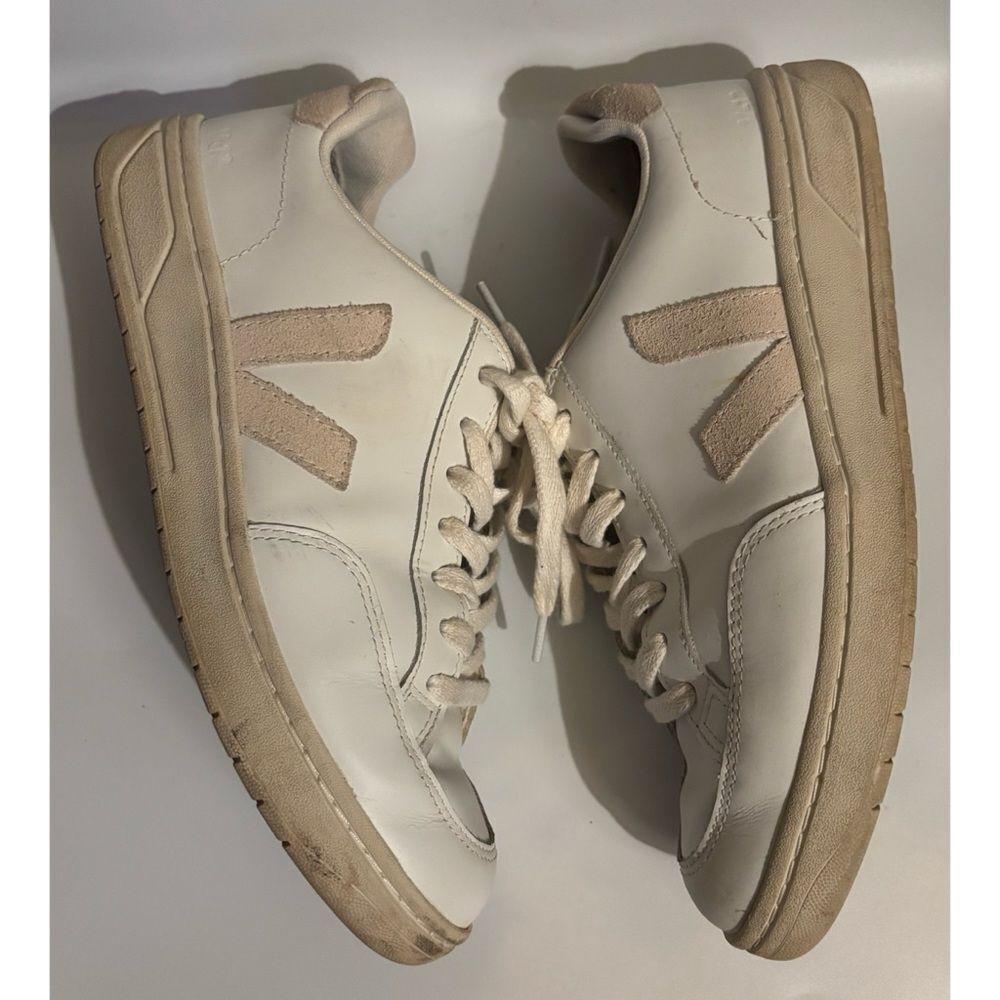 VEJA
V12 Mixed Leather Court Sneakers in Extra White / Sable Size 8 - Picture 8 of 11